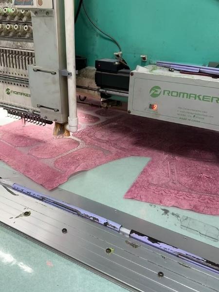 pizzo ricamato con posizione di forma irregolare