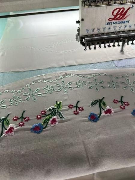 pizzo ricamato multicolore con posizionamento laser