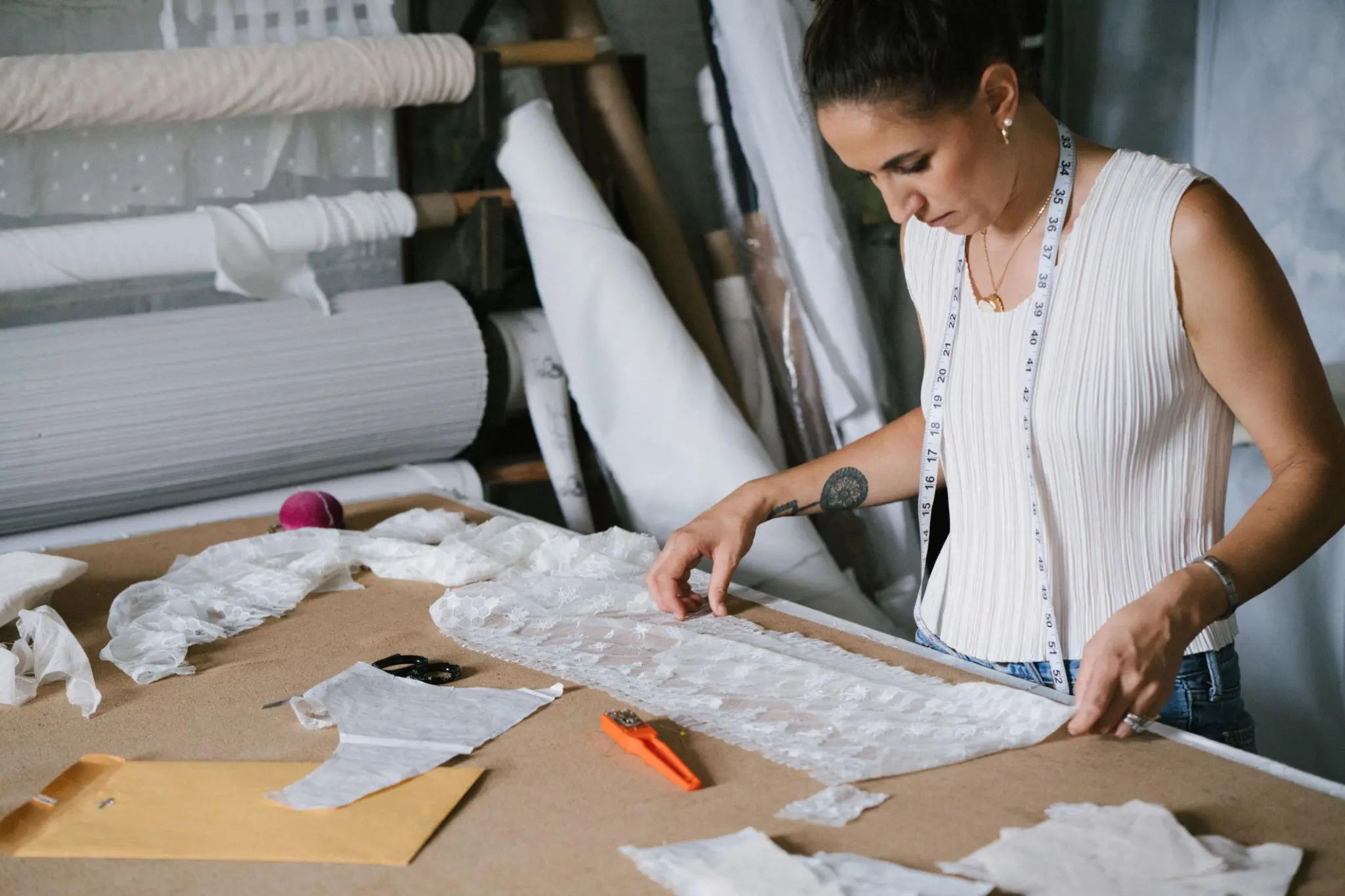 lace-fabric-sampling-quality-inspection.webp