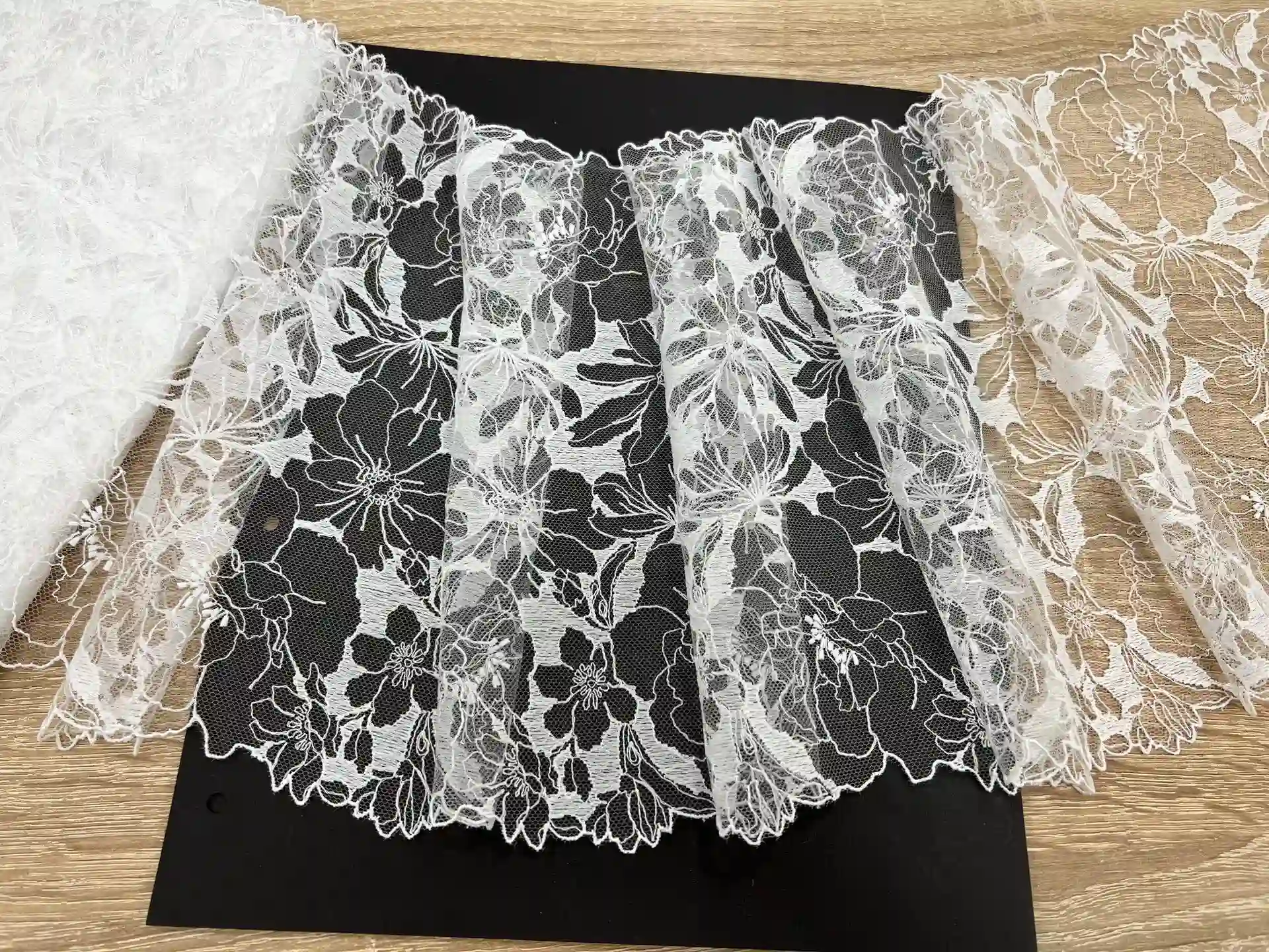 lightweight-lace-fabric-weight-comparison.webp